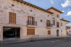 Exterior - Luxurious traditional Mallorcan 4-bedroom village villa (Santa Margarida)