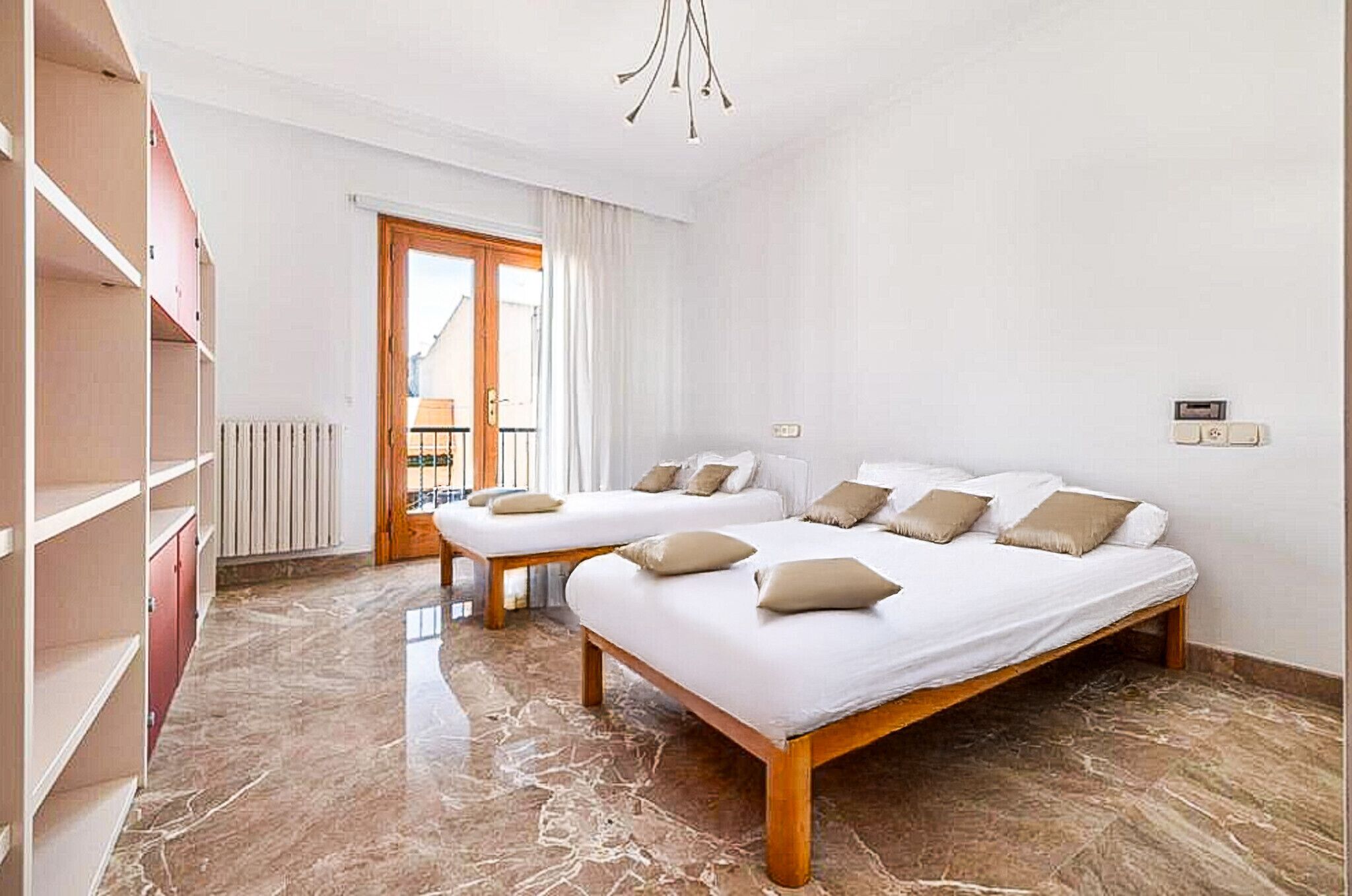 Iron/ironing board, free WiFi, bed sheets