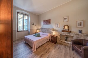 2 bedrooms, WiFi, bed sheets - Entire apartment in the historic center of Foligno (Foligno)