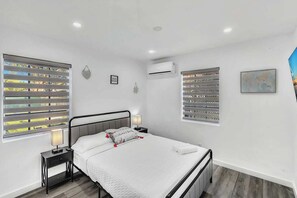 Iron/ironing board, free WiFi, bed sheets - Amazing big apartment! (Hollywood)