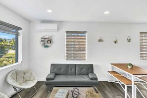 Smart TV, offices - Amazing big apartment! (Hollywood)
