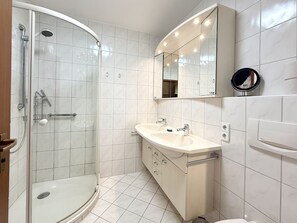 Hair dryer, towels - Claudis Seeland vacation apartment - Comfortable stay by the lake in Kressbronn (Kressbronn)