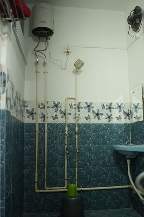 Shower, free toiletries, slippers, towels - Shivalik stays  (East Jorhat)