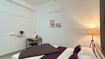Deluxe Double Room | Iron/ironing board, free WiFi