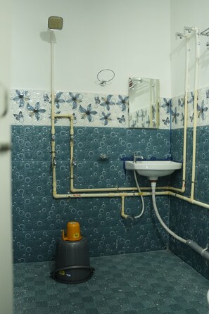 Shower, free toiletries, slippers, towels - Shivalik stays  (East Jorhat)