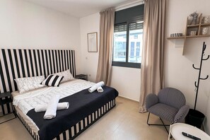 5 habitaciones, tabla de planchar con plancha, wifi y ropa de cama 