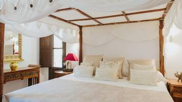 Een strijkplank/strijkijzer, wifi, beddengoed