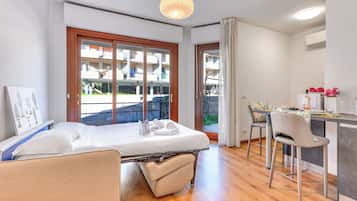 Standard Studio (Casa Miraflores) | Iron/ironing board, free WiFi, bed sheets