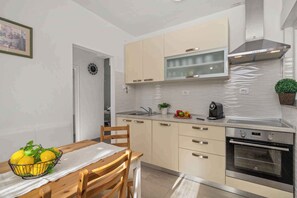 Coffee/tea maker, fridge, stovetop - Holiday flat Apartment near the beach (Rabac)