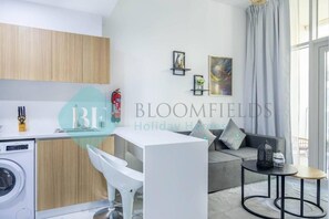 Apartamento, balcón | Interior
