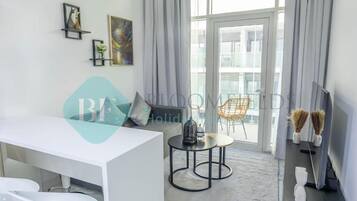 Apartment, Balcony | Living area