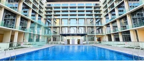 Hồ bơi ngoài trời