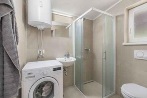 Bathroom - Holiday home with air conditioning (Karigador)