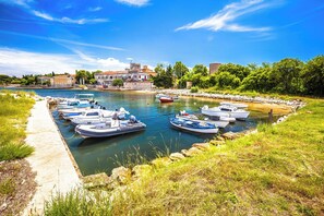 Marina - Holiday home with air conditioning (Karigador)