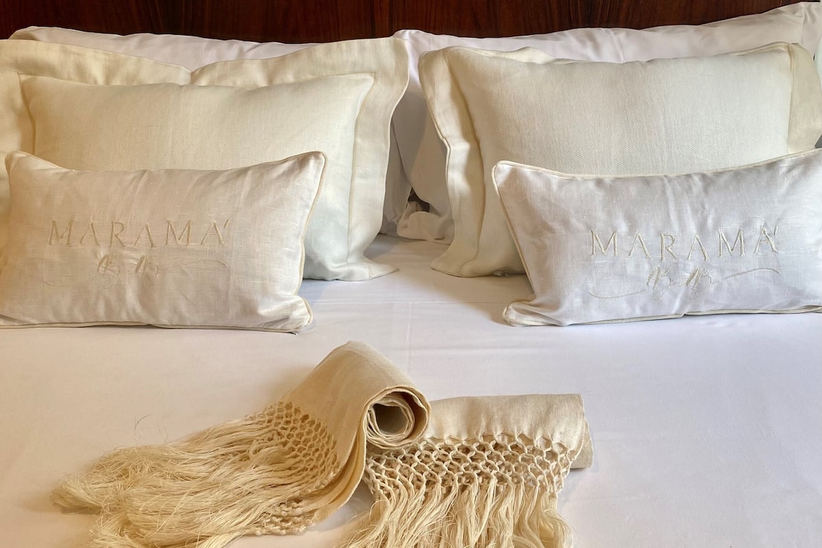 Habitación doble, vistas al jardín | Caja fuerte, cortinas opacas, tabla de planchar con plancha