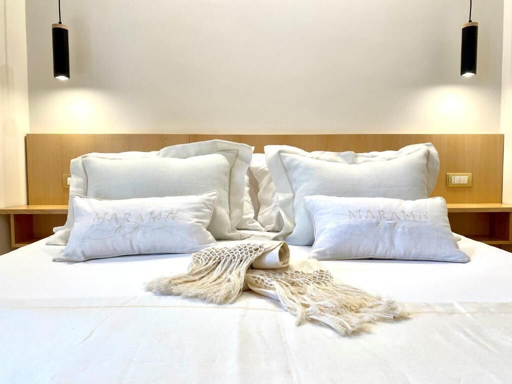 Habitación doble, balcón, vistas a la ciudad | Caja fuerte, cortinas opacas, tabla de planchar con plancha