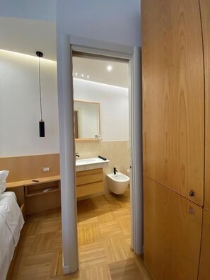 Habitación doble, balcón, vistas a la ciudad | Baño