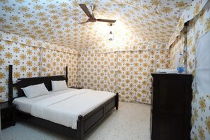 Una scrivania, Wi-Fi gratuito