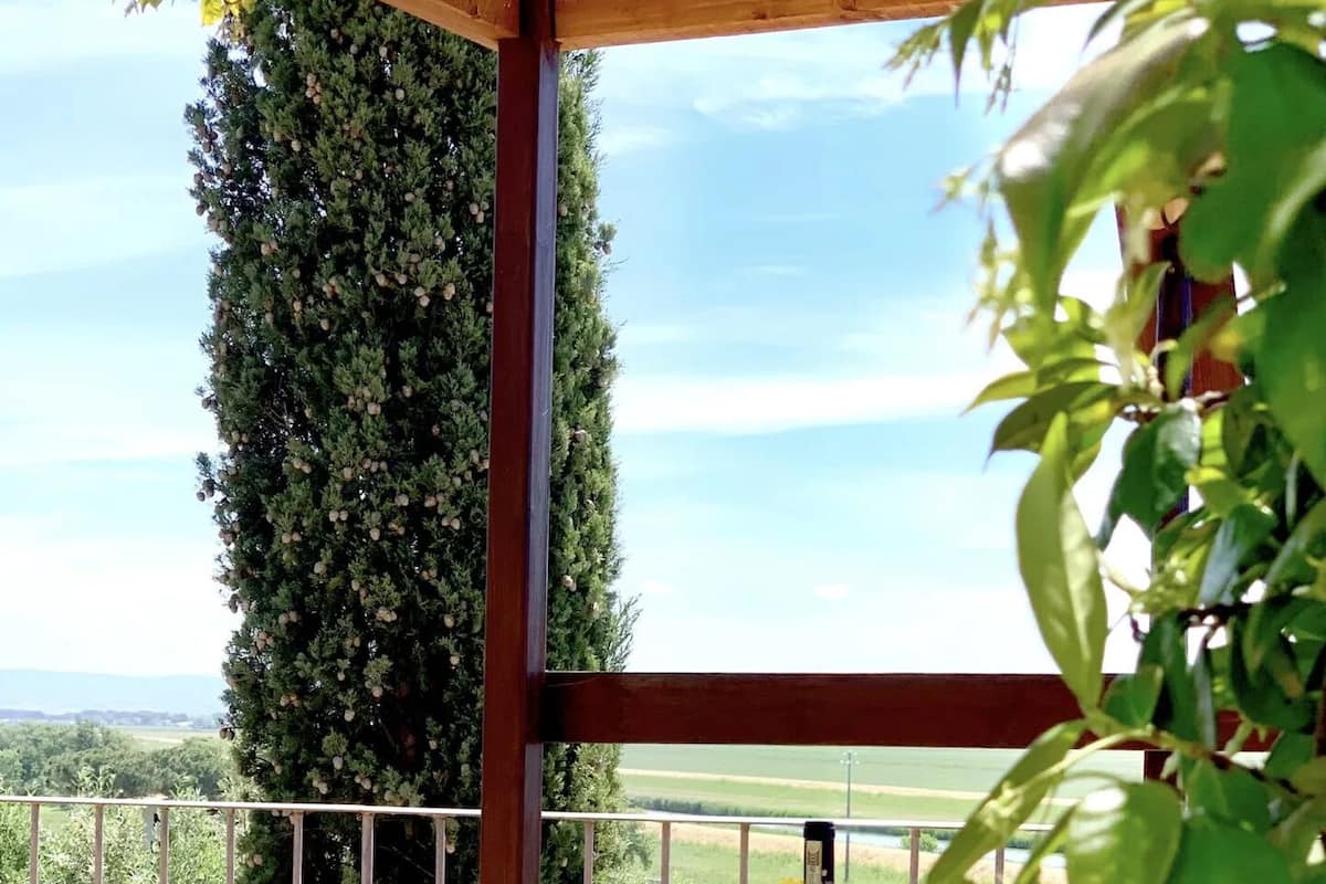 Duplex familial, patio, vue sur le jardin | Vue de la chambre