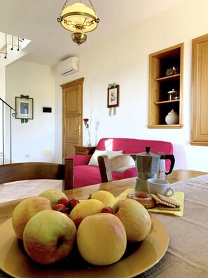 Dúplex familiar, patio, vista al jardín | Comedor