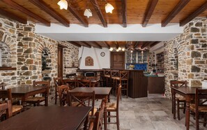 Dining - Archontiko Papoutsi Pelion (Mouresi)