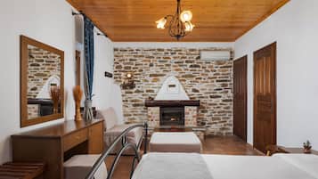 Junior Suite | Soundproofing, free WiFi, bed sheets