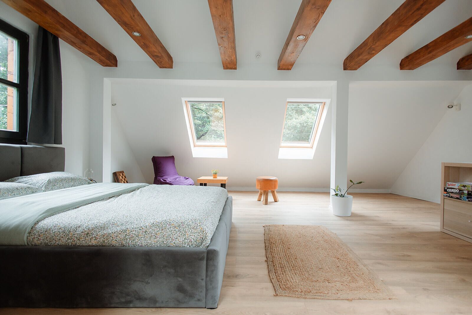 Strykejern/-brett, internettilgang og sengetøy