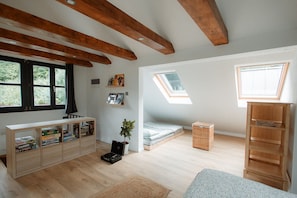 1 bedroom, iron/ironing board, internet, bed sheets