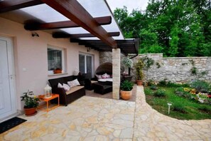 Terrace/patio - Bungalow with terrace and barbecue facilities (Umag)