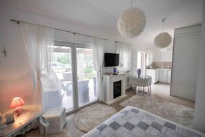 Room - Bungalow with terrace and barbecue facilities (Umag)