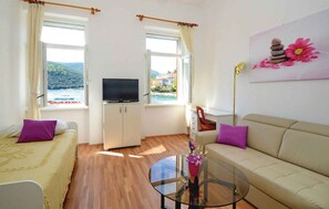TV - Holiday apartment with air conditioning and terrace (Rabac)