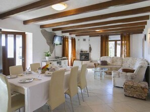 Dining - Villa with pool and air conditioning (Dolenja Vas)