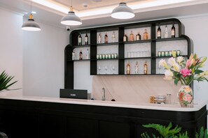 Deluxe Quadruple Room | Bar (on property) - Anara Sapa Hotel & Coffee (Sa Pa)