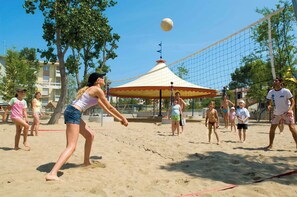 Beach - Holiday apartment with outdoor pool (Bibione)