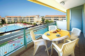 Outdoor dining - Holiday apartment with outdoor pool (Bibione)