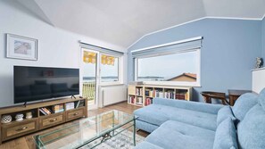TV - Holiday apartment with balcony (Novigrad)