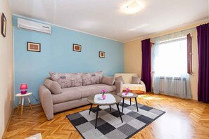 TV - Holiday apartment with air conditioning (Funtana)