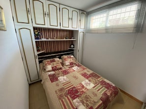 Room - 4-Person Apartment with Parking and Pool in Argelès (Argelès-sur-Mer)