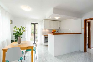 Dining - Holiday apartment with air conditioning and balcony (Funtana)