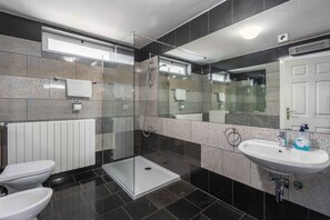 Bathroom - Holiday apartment near the beach (Funtana)