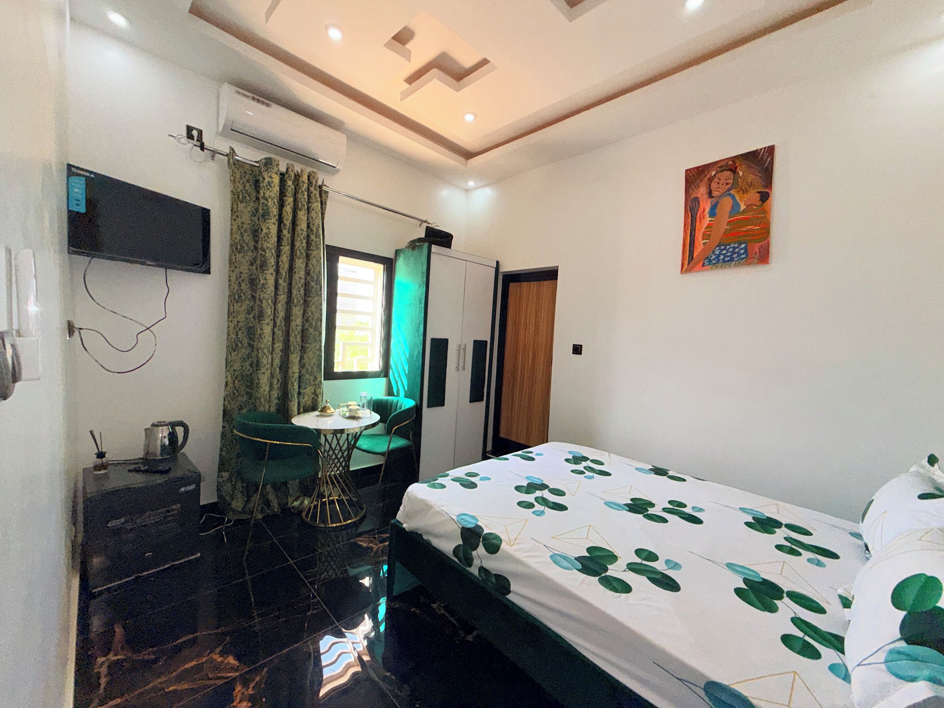 Comfort-huone | Yksilöllisesti kalustettu, ilmainen Wi-Fi, vuodevaatteet