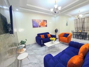 Living area - House & Food (Thies)