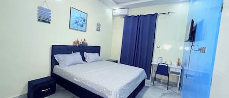 Appartement Confort | Ameublement unique, accès au Wi-Fi (inclus), literie fournie