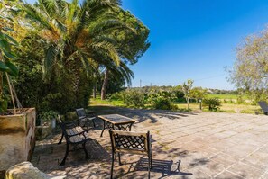 Outdoor dining - Villa Natura – Deluxe (Neviano)