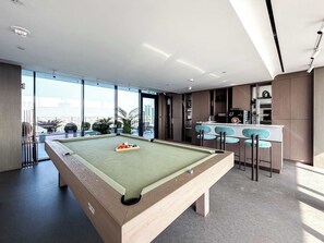 Games room - Free housekeeping visits during your stay - StayShort - Studio in Al Barsha that Sleeps 4 with Premium Building Amenities (Dubai)