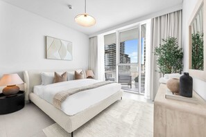 Iron/ironing board, WiFi, bed sheets - Free housekeeping visits during your stay - StayShort - Beach Front 1 Bed that Sleeps 4 with Amazing Views (Dubai)