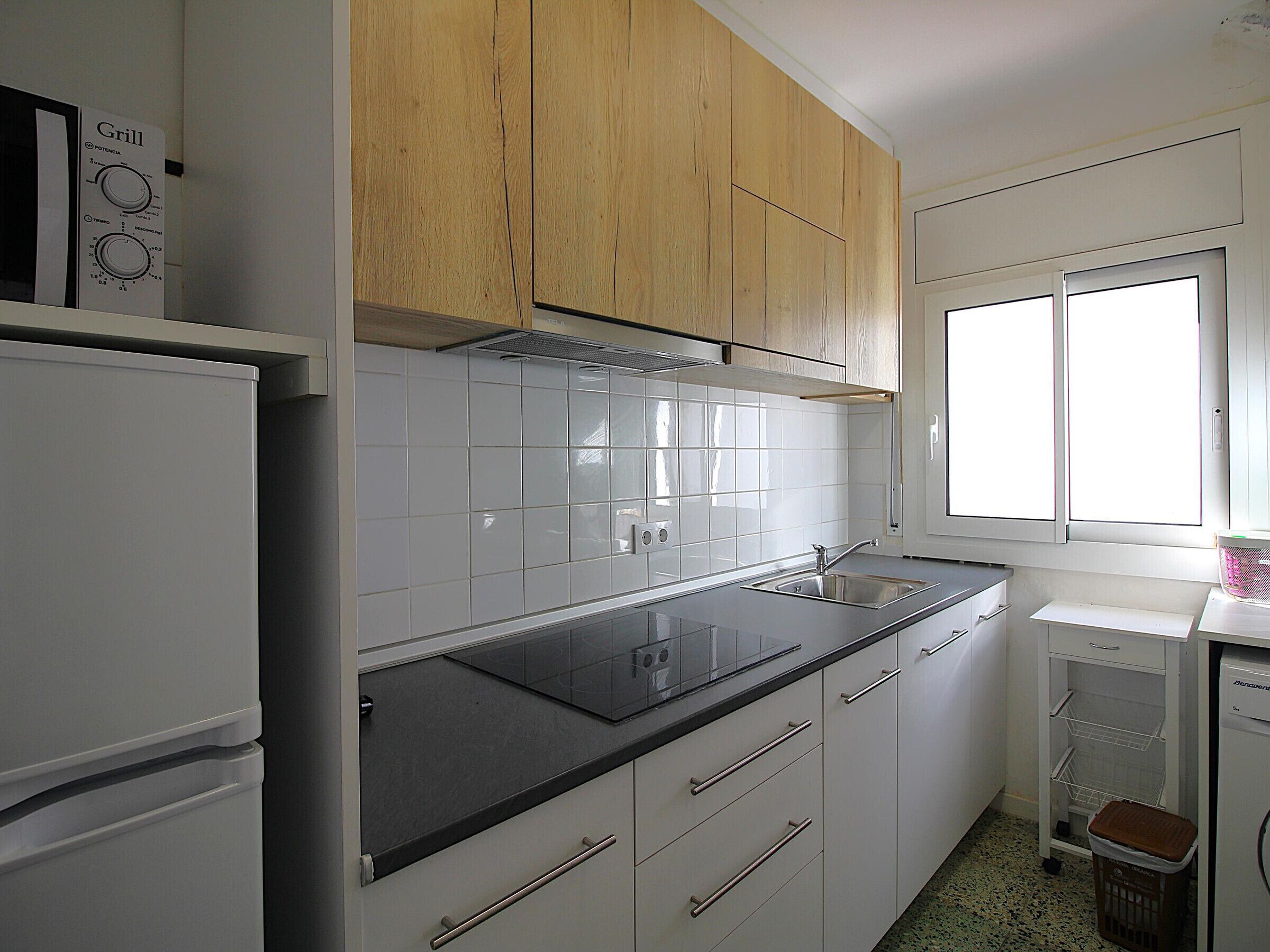 Geladeira, micro-ondas, cooktop, cafeteira/chaleira