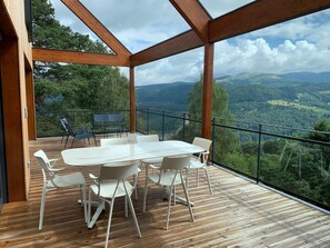 Outdoor dining - Modern chalet with spa, perfect for 12 guests (Muhlbach-sur-Munster)