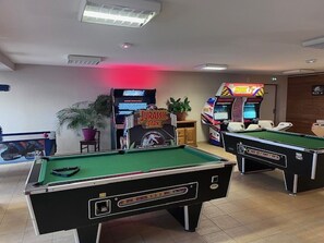 Games room - 4-Person Apartment with Pool in Super-Besse (Besse-et-Saint-Anastaise-Super Besse)