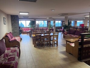 Interior - 4-Person Apartment with Pool in Super-Besse (Besse-et-Saint-Anastaise-Super Besse)